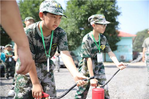 为孩子选择军训夏令营时家长们要考虑好这些问题